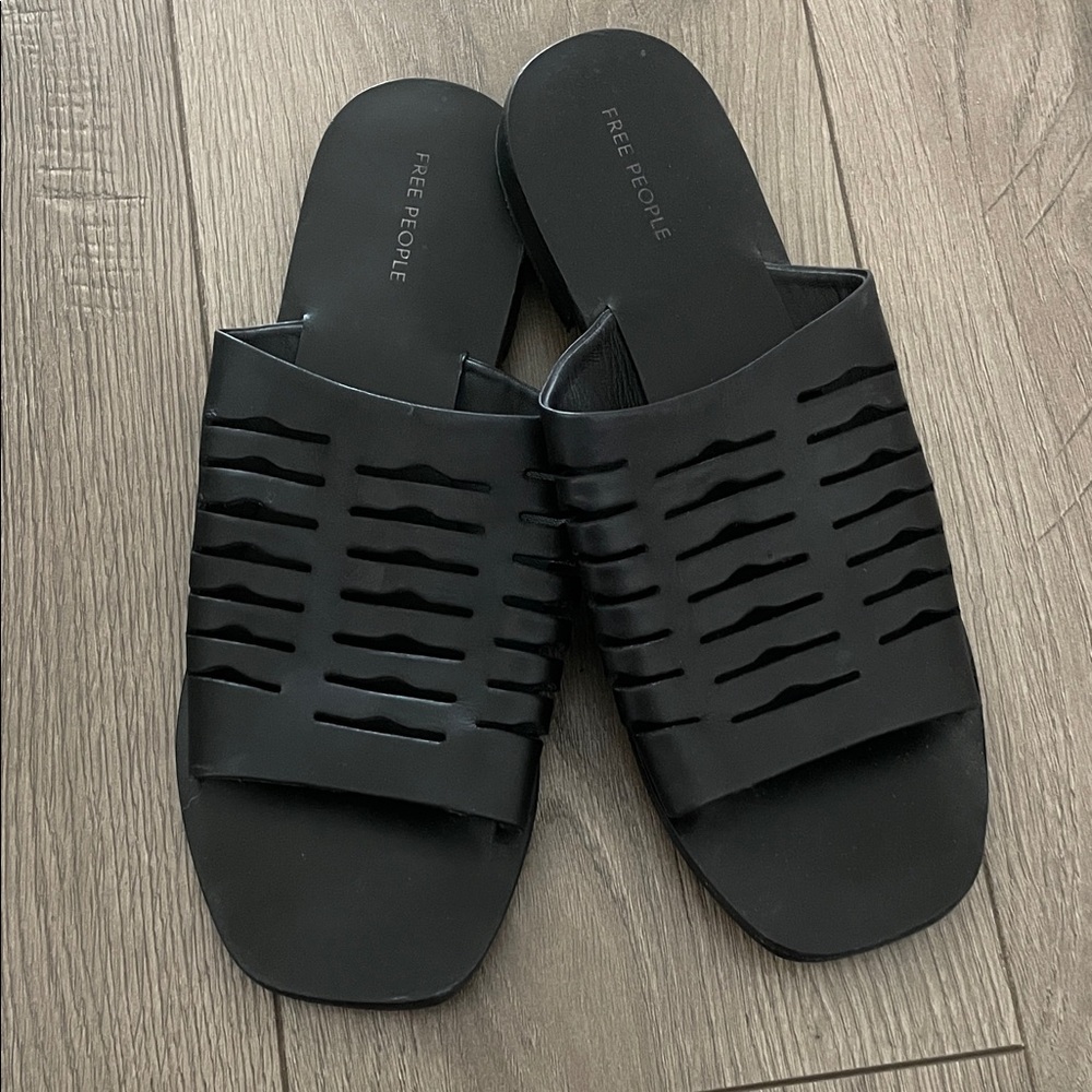 Free People Slice of Sun Leather Slip on Sandals Sz:9 Black